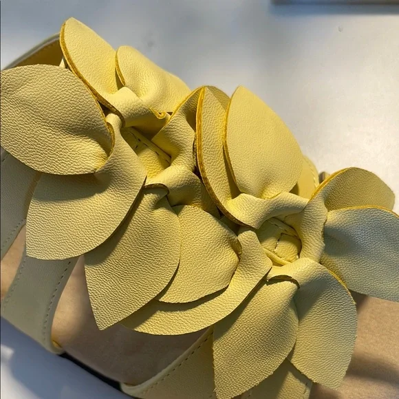 Butter Yellow Leather Sandals with Floral Design - Picture 15 of 16
